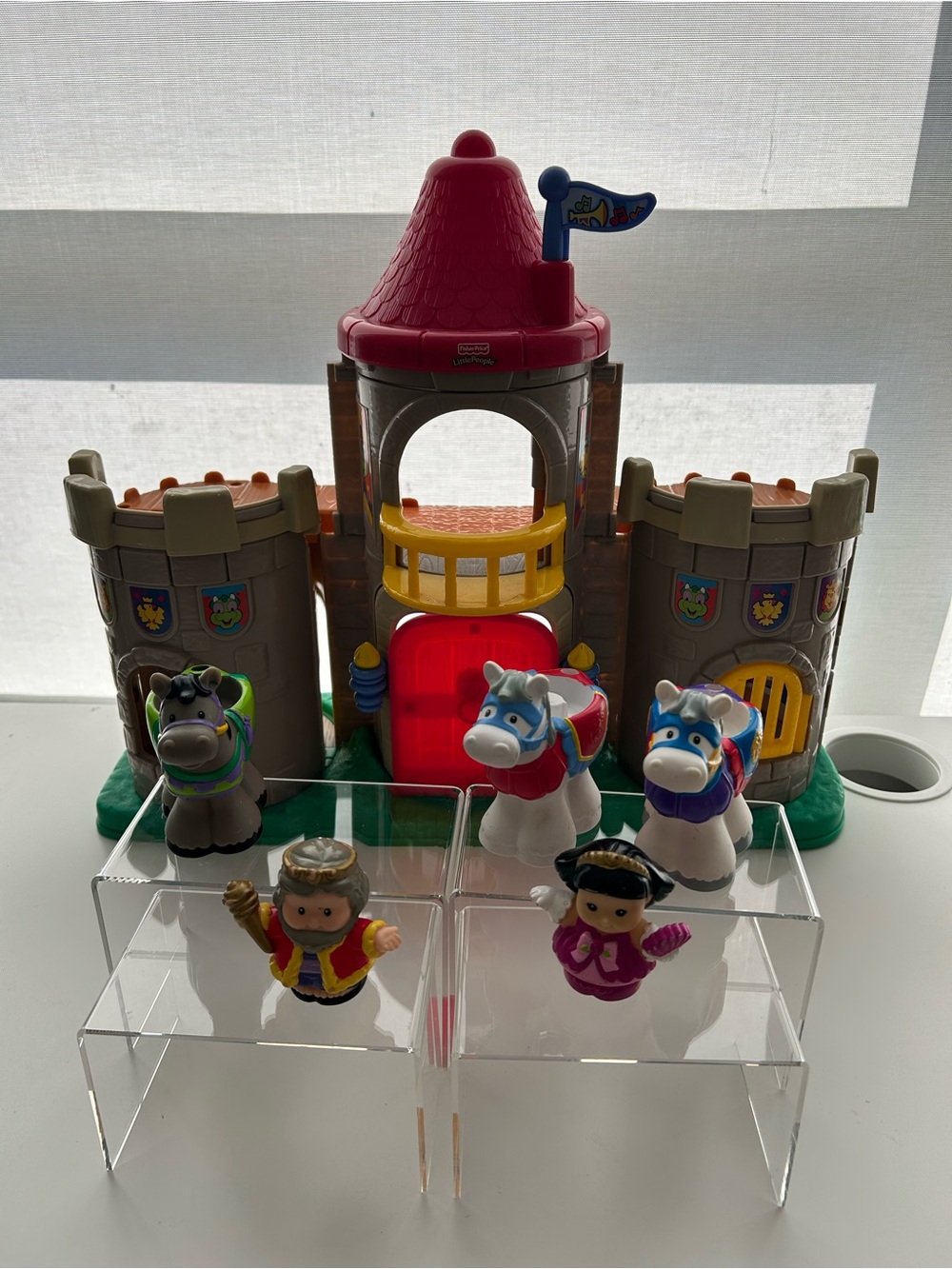 Fisher-Price Little People Castle play set with 3 ride on horses + 2 characters!